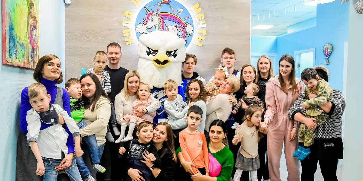 Встреча детишек и их родителей с хоккеистами «Лады»